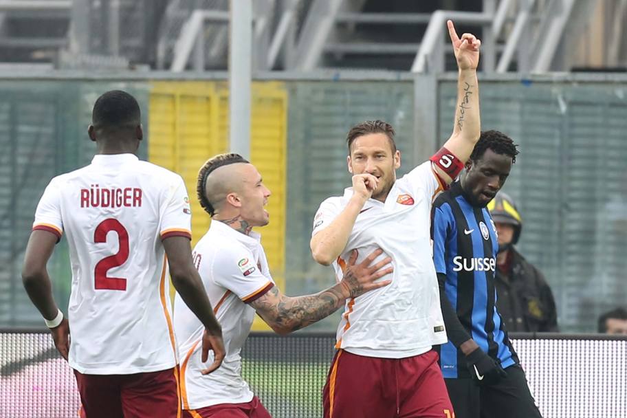 Il capitano della Roma esulta dopo il gol del 3-3. LAPRESSE